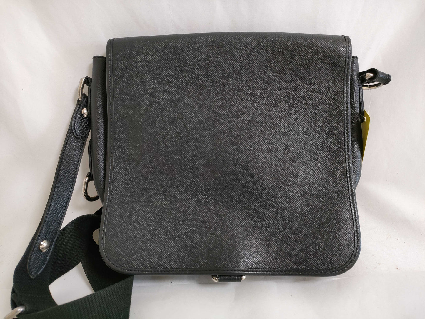 LOUIS VUITTON Taiga Andrei/Black Shoulder Bag