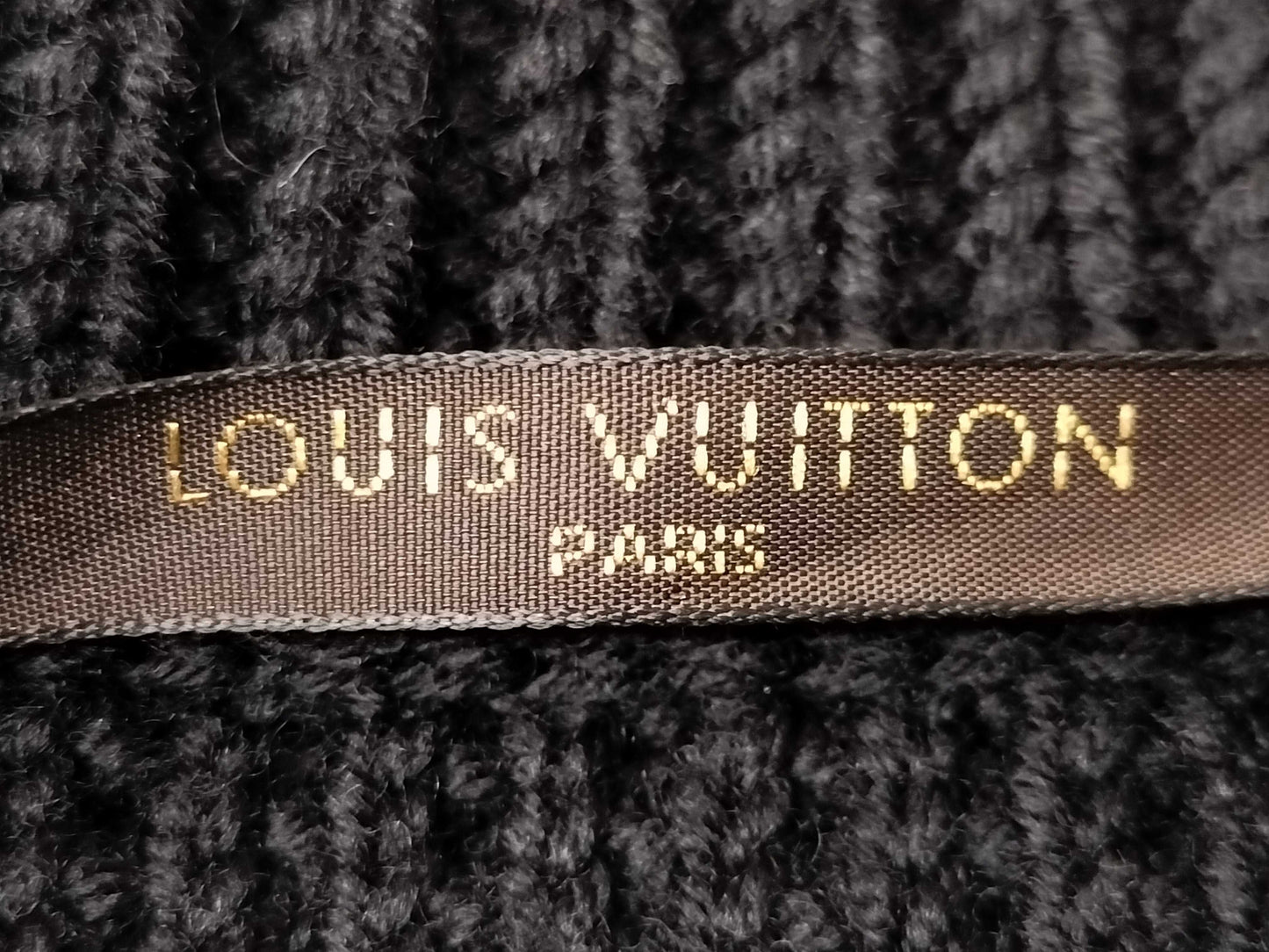 LOUIS VUITTON V-neck sweater Other apparel