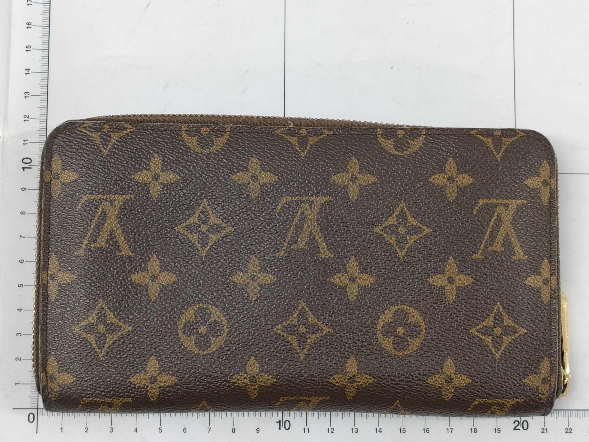 LOUIS VUITTON Monogram Zippy Wallet