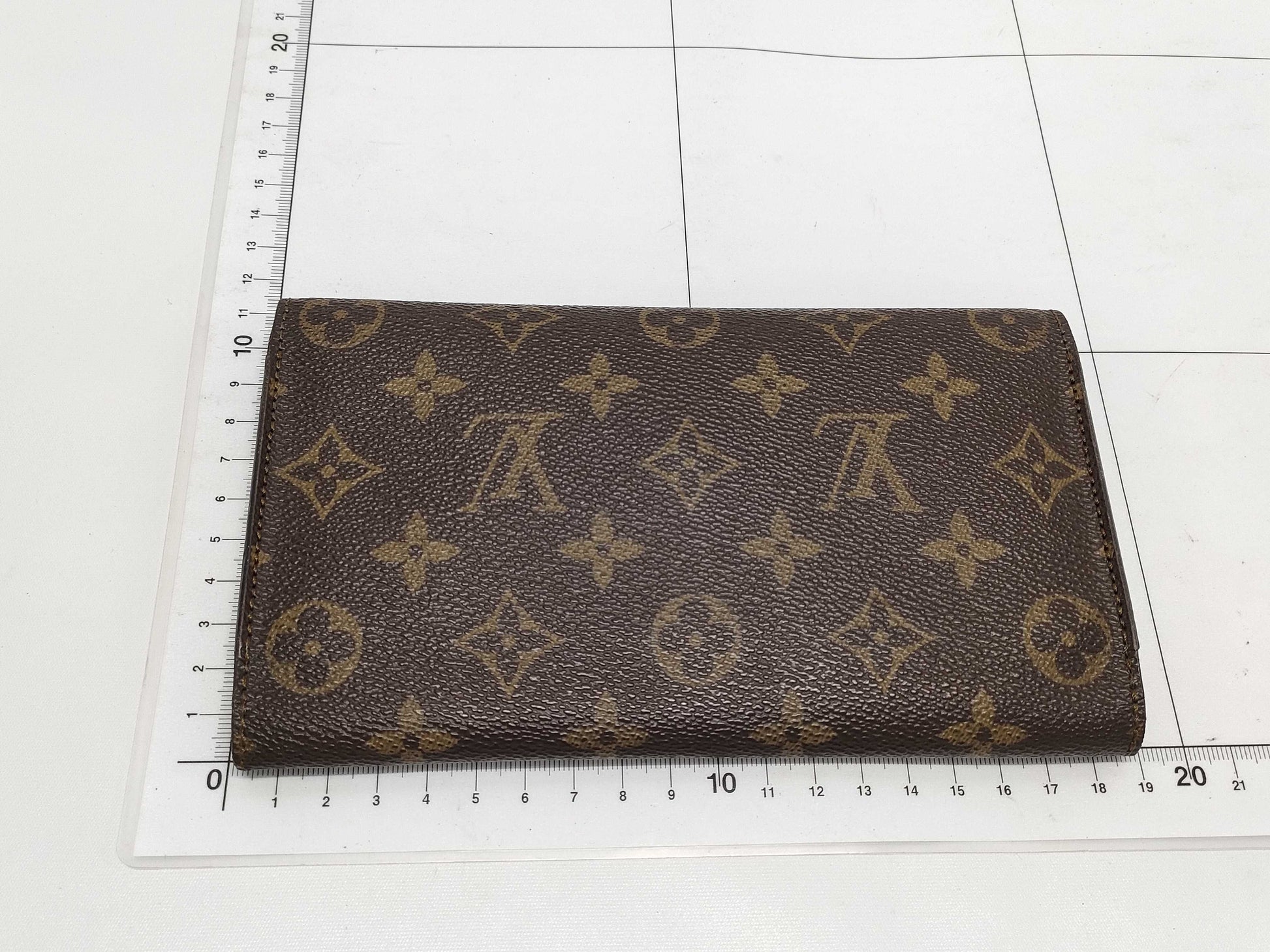LOUIS VUITTON Monogram Tri-Fold Wallet Wallet