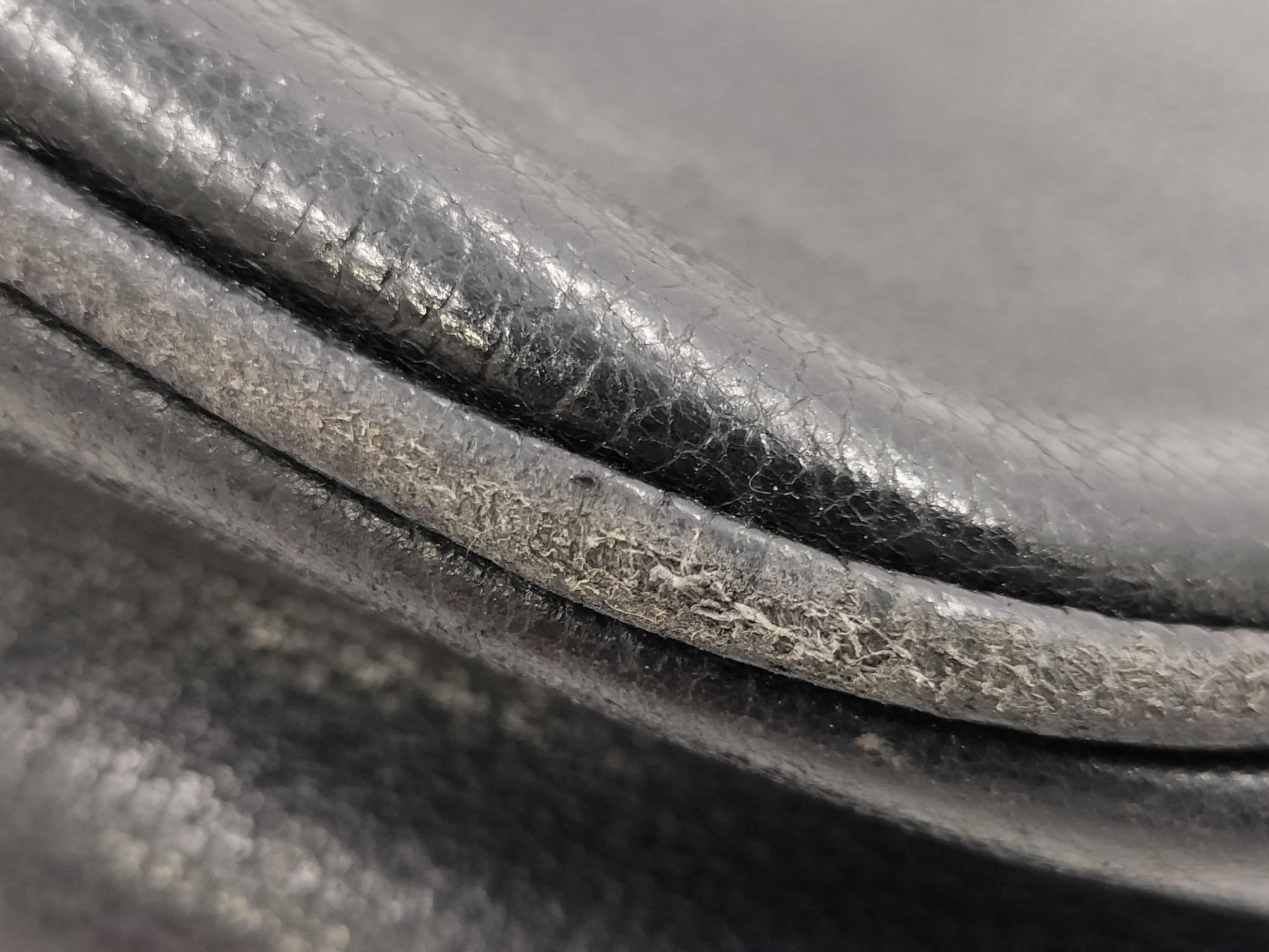 Yves Saint Laurent YSL logo shoulder bag