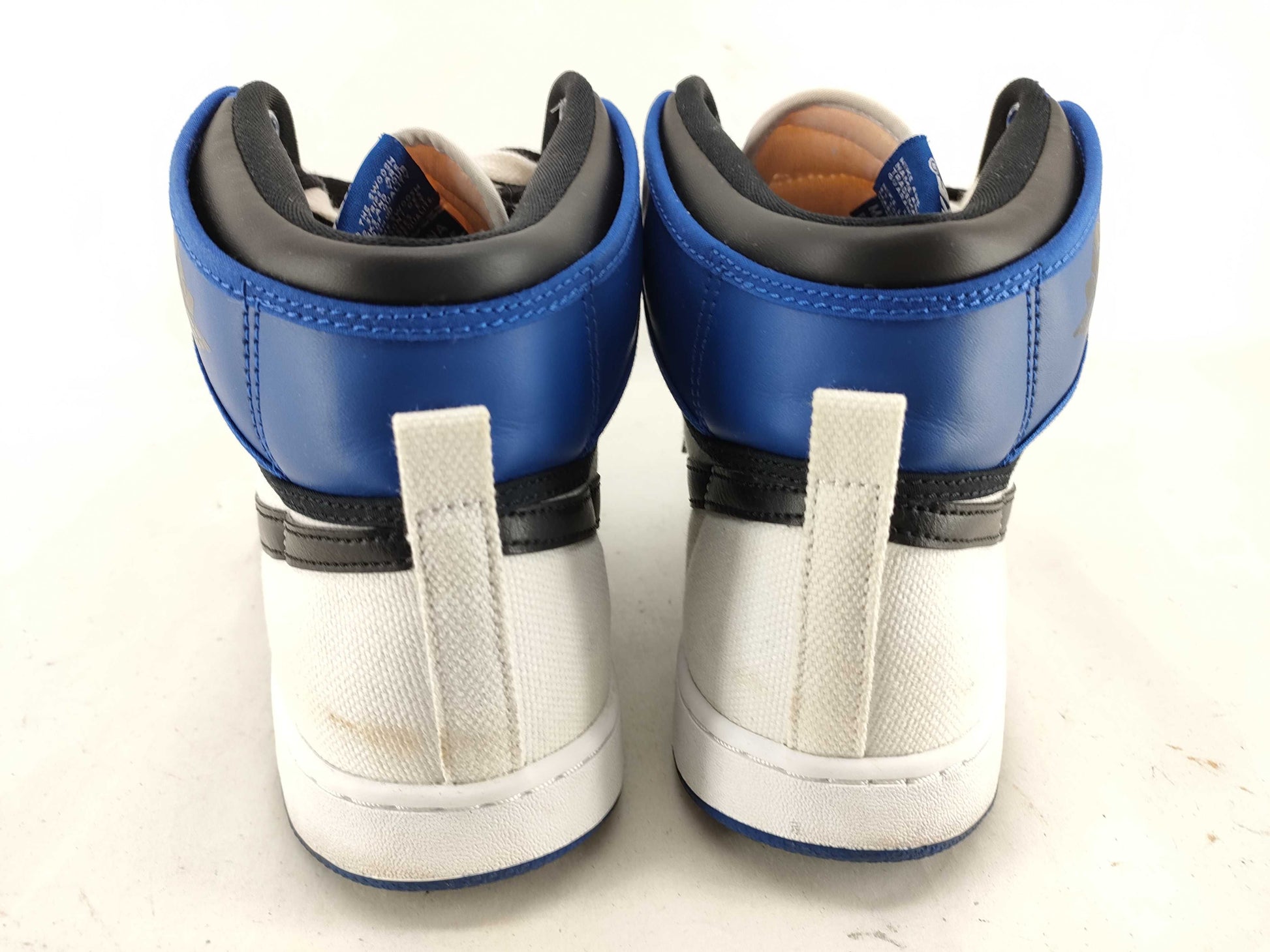 NIKE Air Jordan Knockout Canvas Sneakers