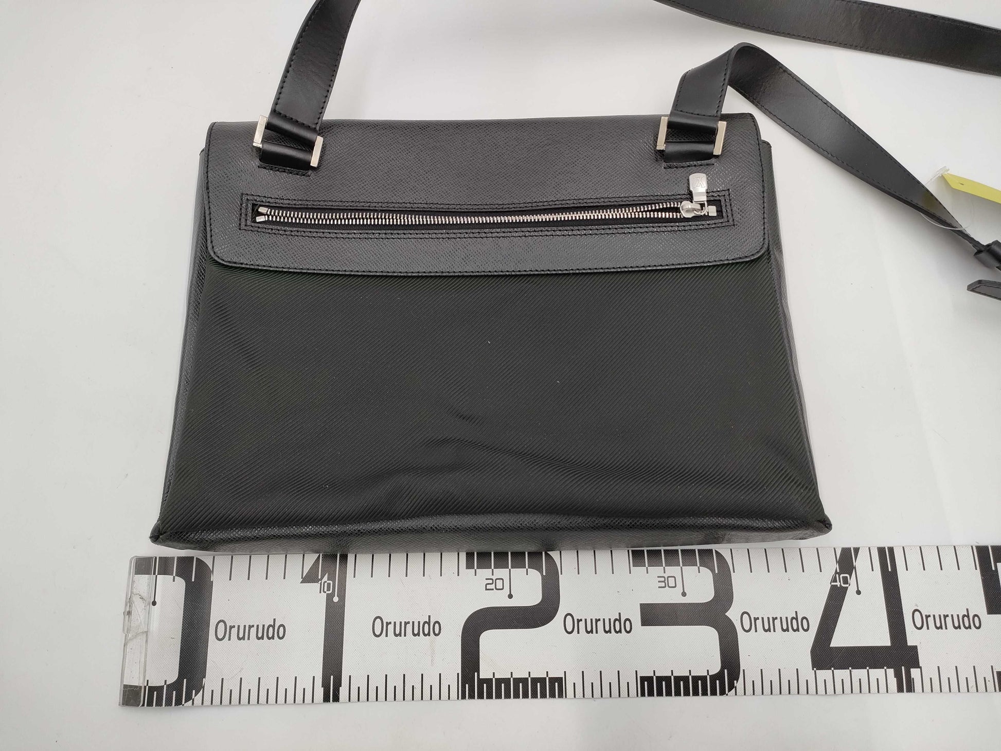 LOUIS VUITTON Taiga Saratov GMM30882 Shoulder Bag