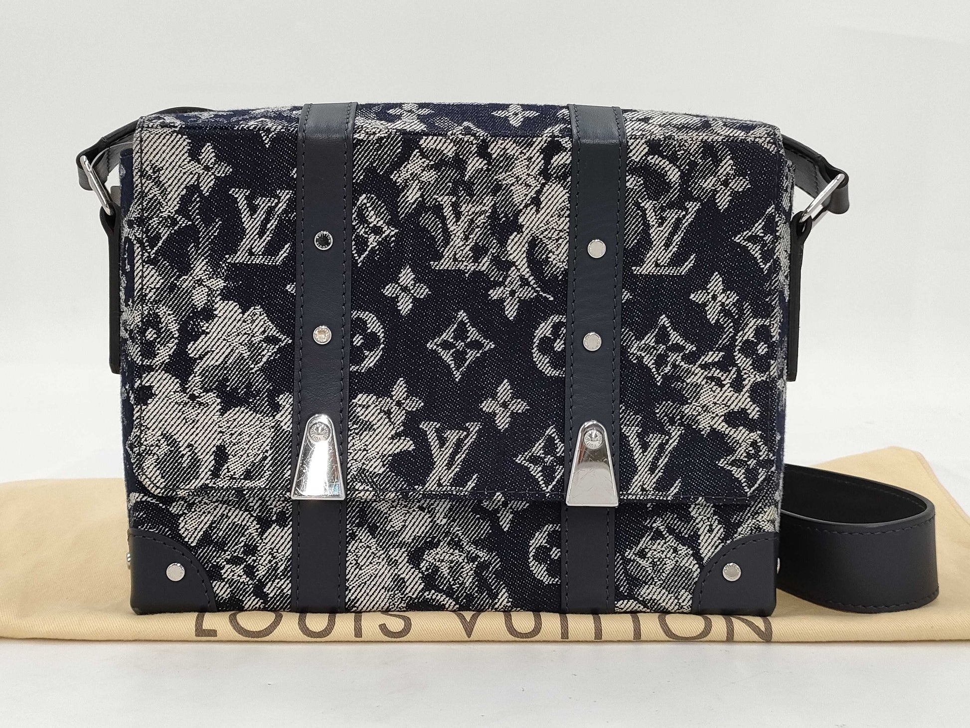 LOUIS VUITTON Monogram M57282 Tapestry Shoulder Bag