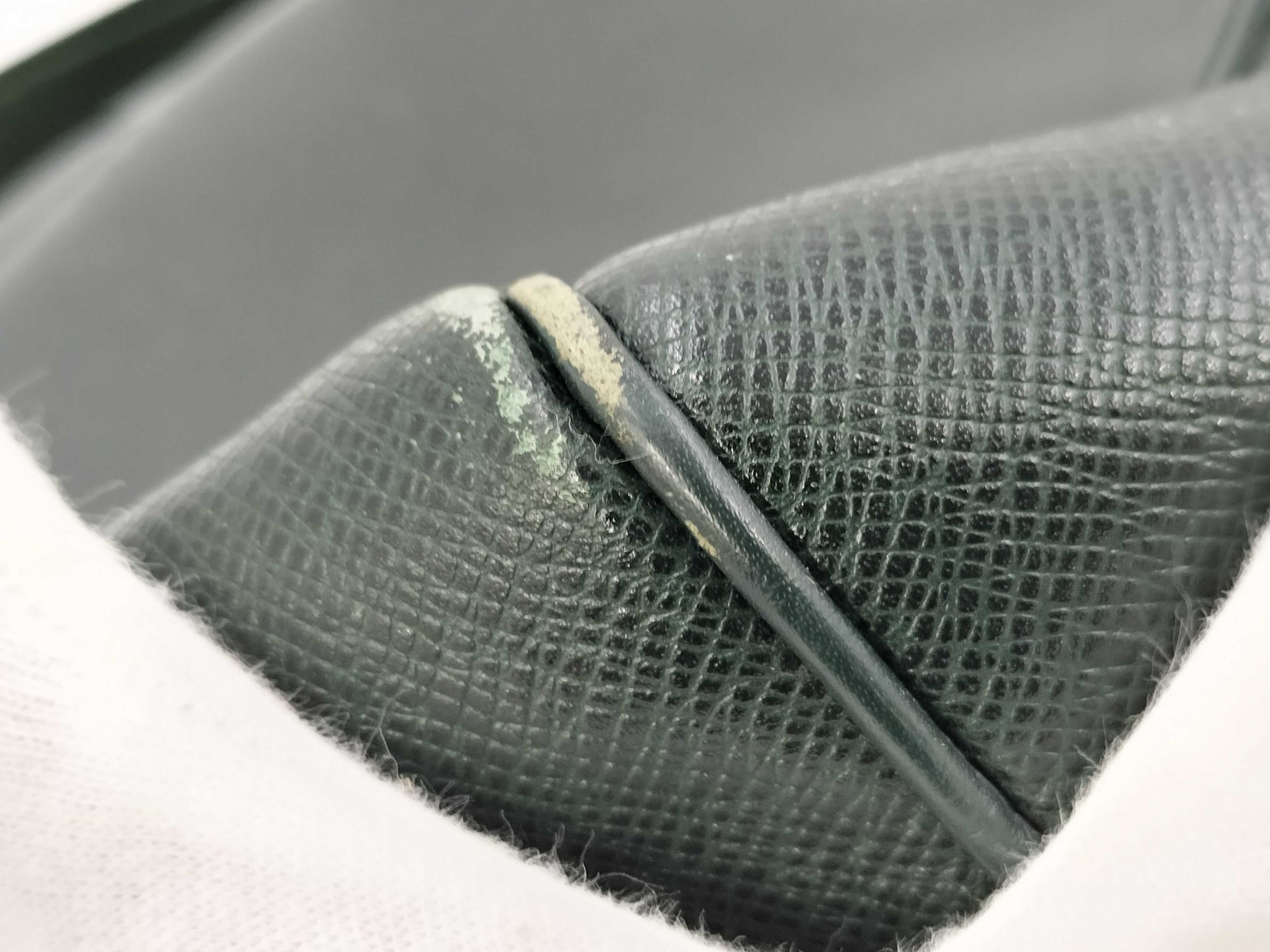 LOUIS VUITTON Taiga Kendall GM M30114 Boston Bag