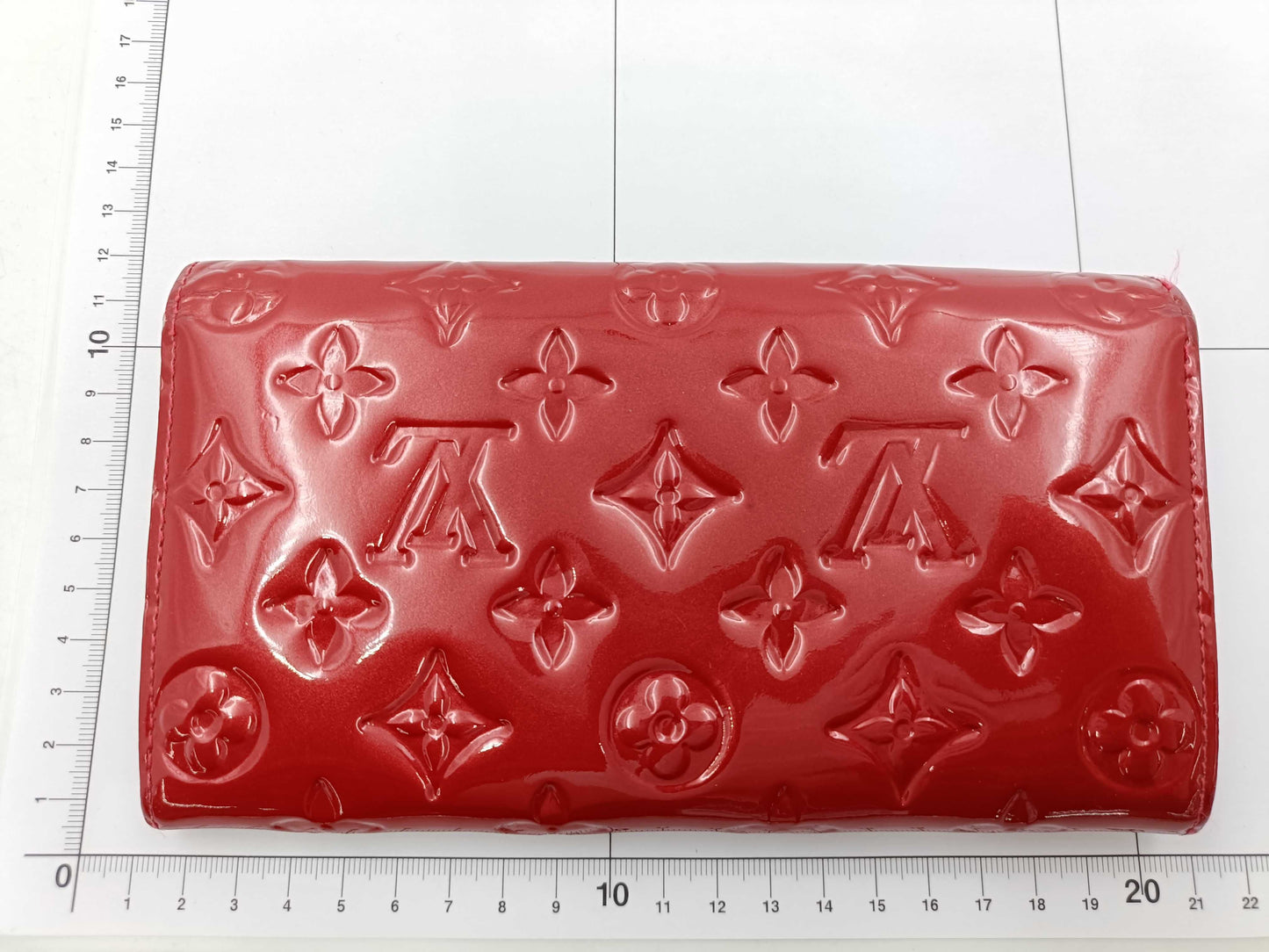 LOUIS VUITTON Vernis Portefeuille Sarah Red Wallet