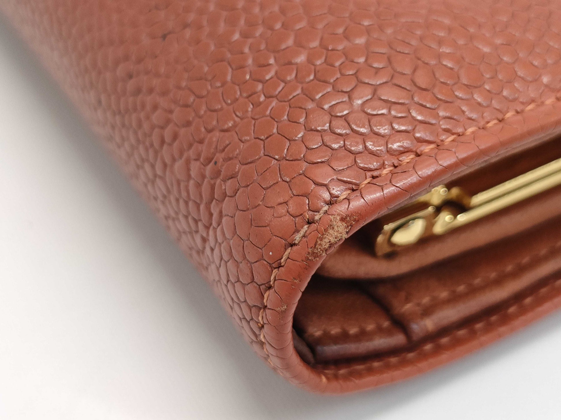 CHANEL Caviar Skin Wallet