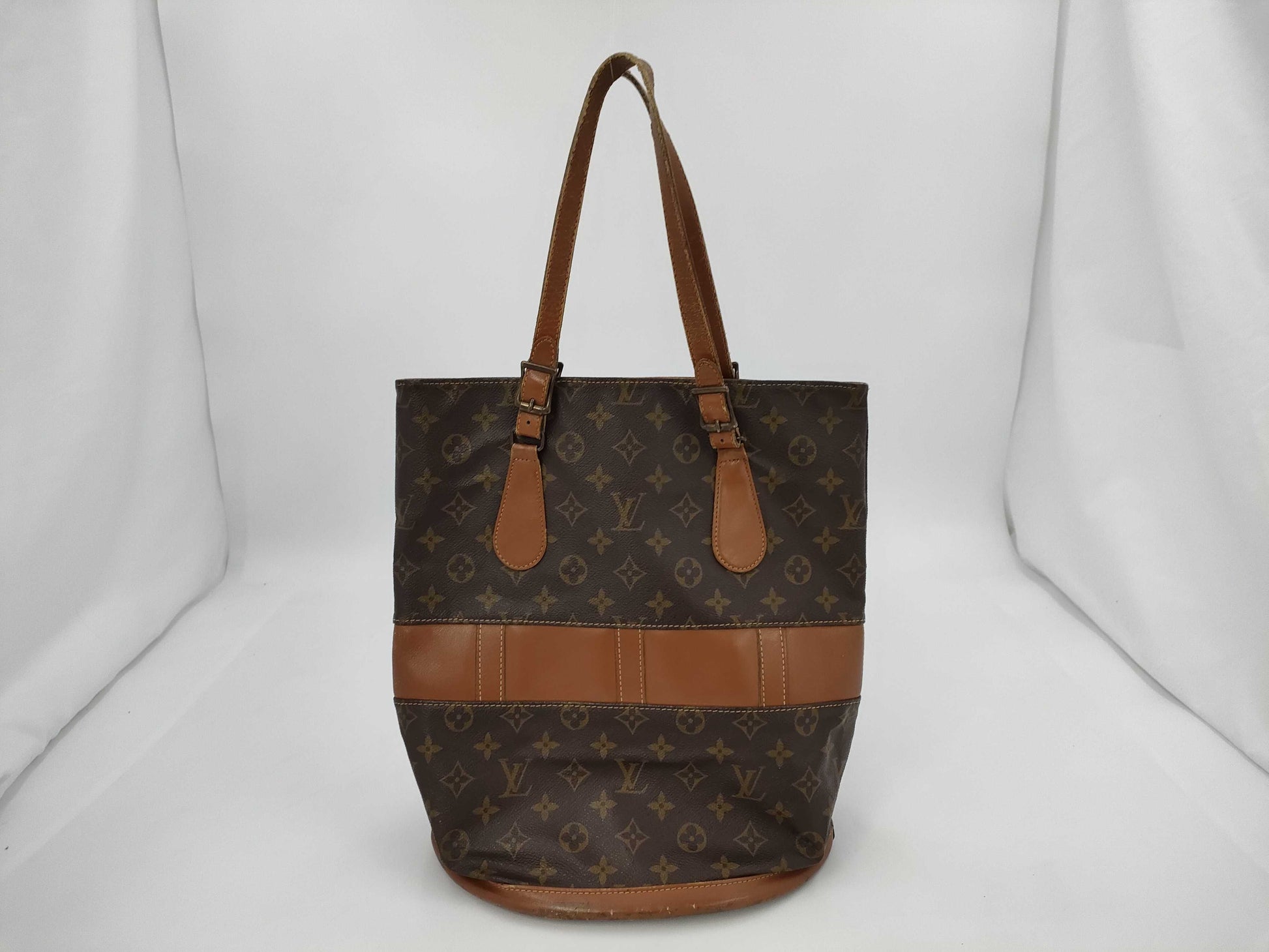LOUIS VUITTON Monogram USA Bucket Handbag