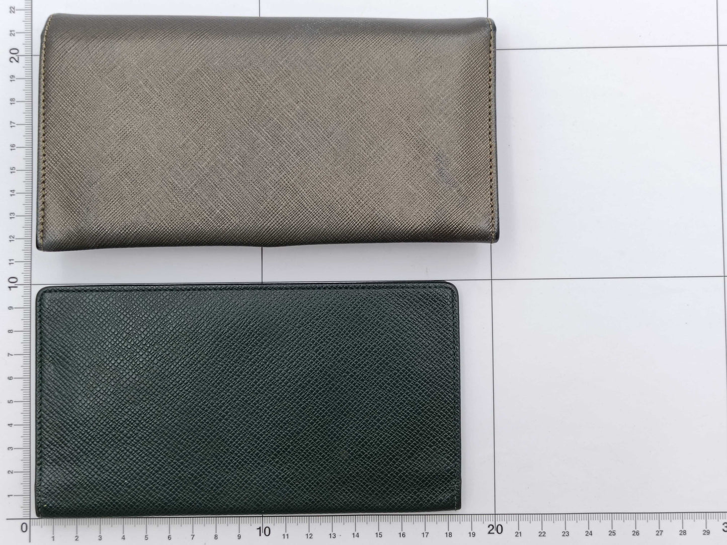 LOUIS VUITTON Taiga Ferragamo wallet set