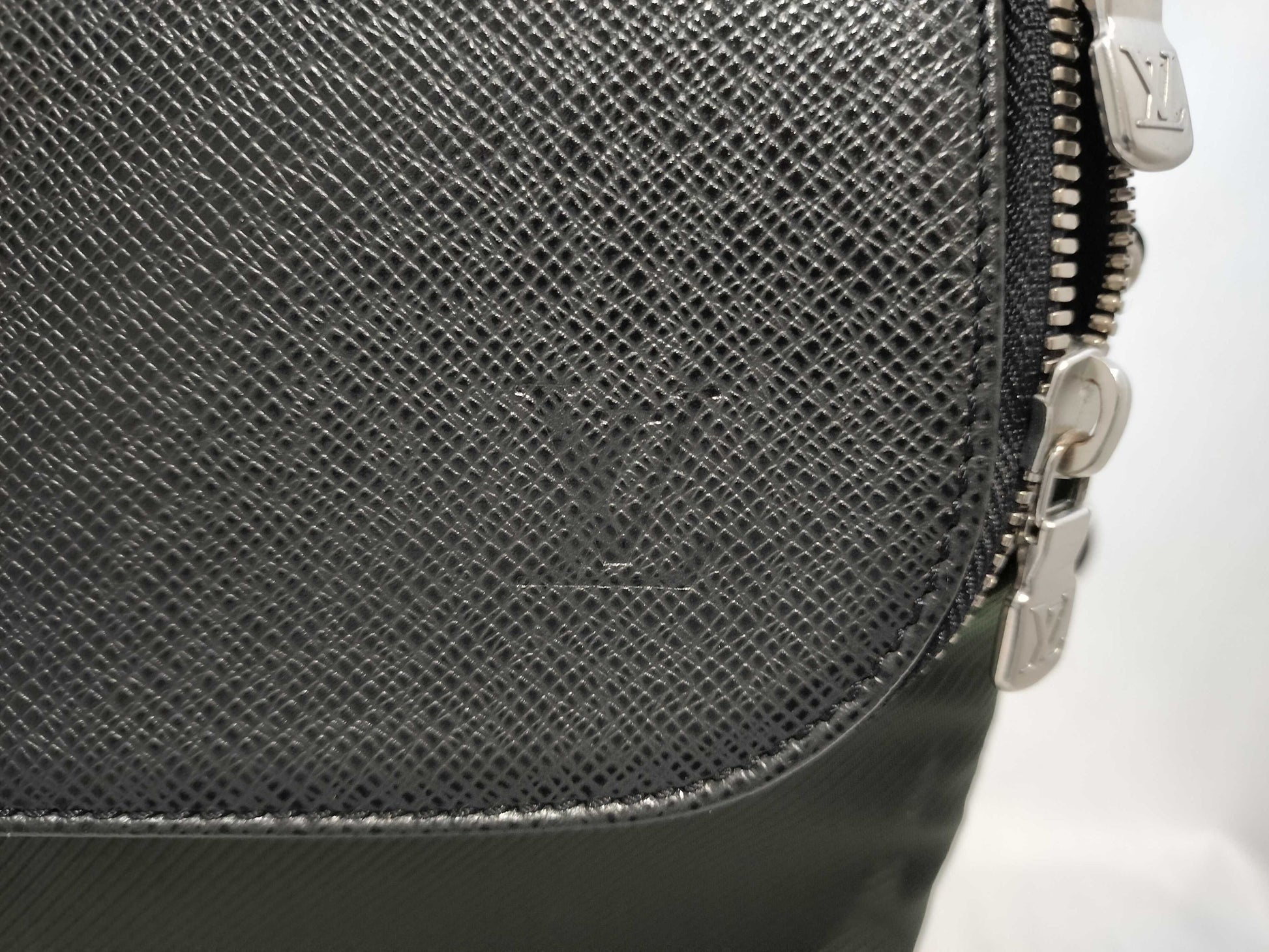 LOUIS VUITTON Taiga Taimir Shoulder Bag