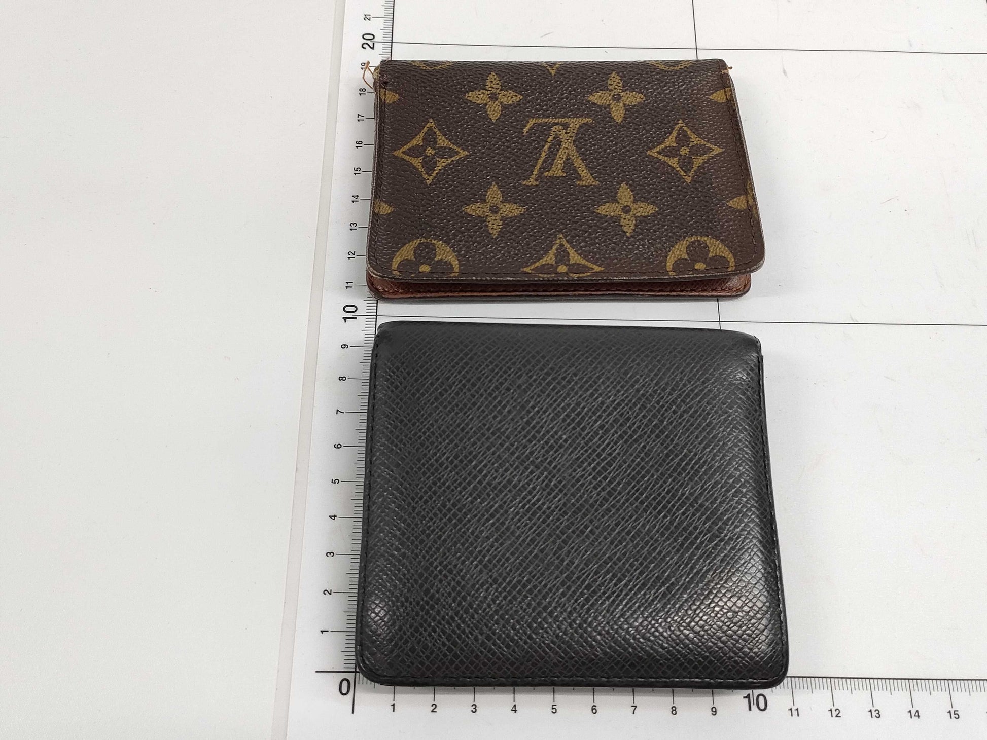 LOUIS VUITTON 2-piece wallet set