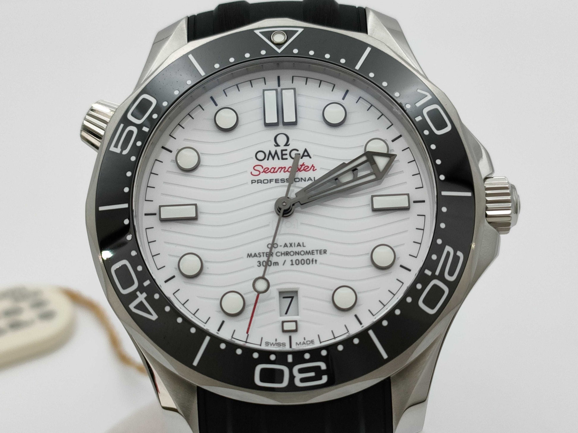 OMEGA Seamaster Diver 300M 210.32.42.20.04.001 83671200 White Dial Automatic Men's Watch