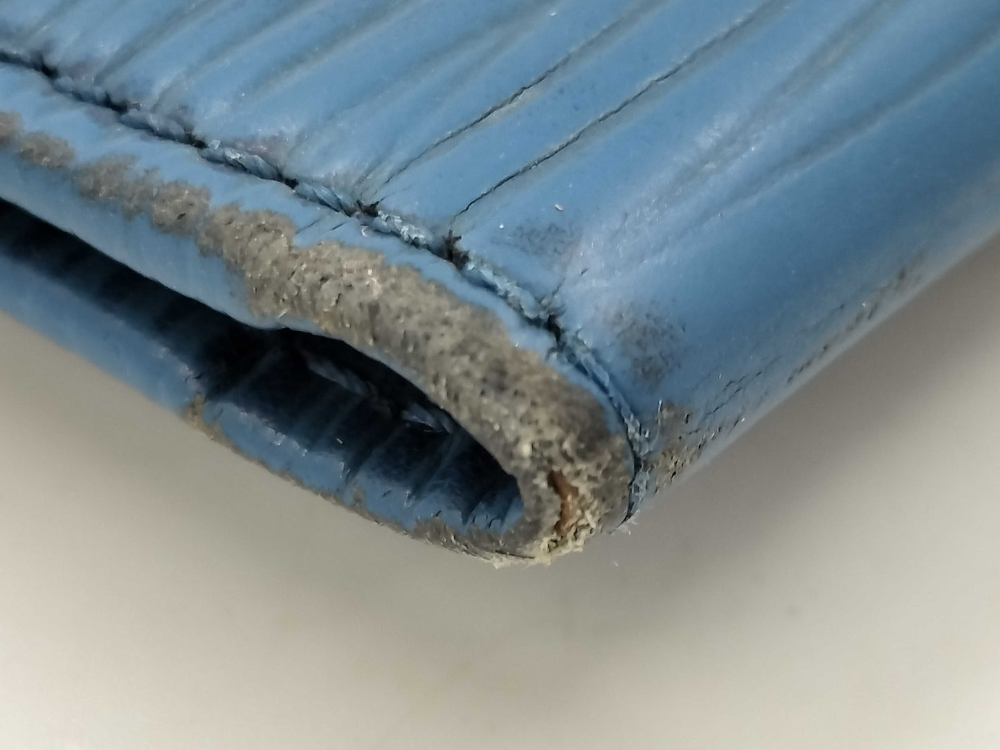 LOUIS VUITTON Epi Porte 2 Cult Vertical Card Case, Pass Case, Business Card Holder