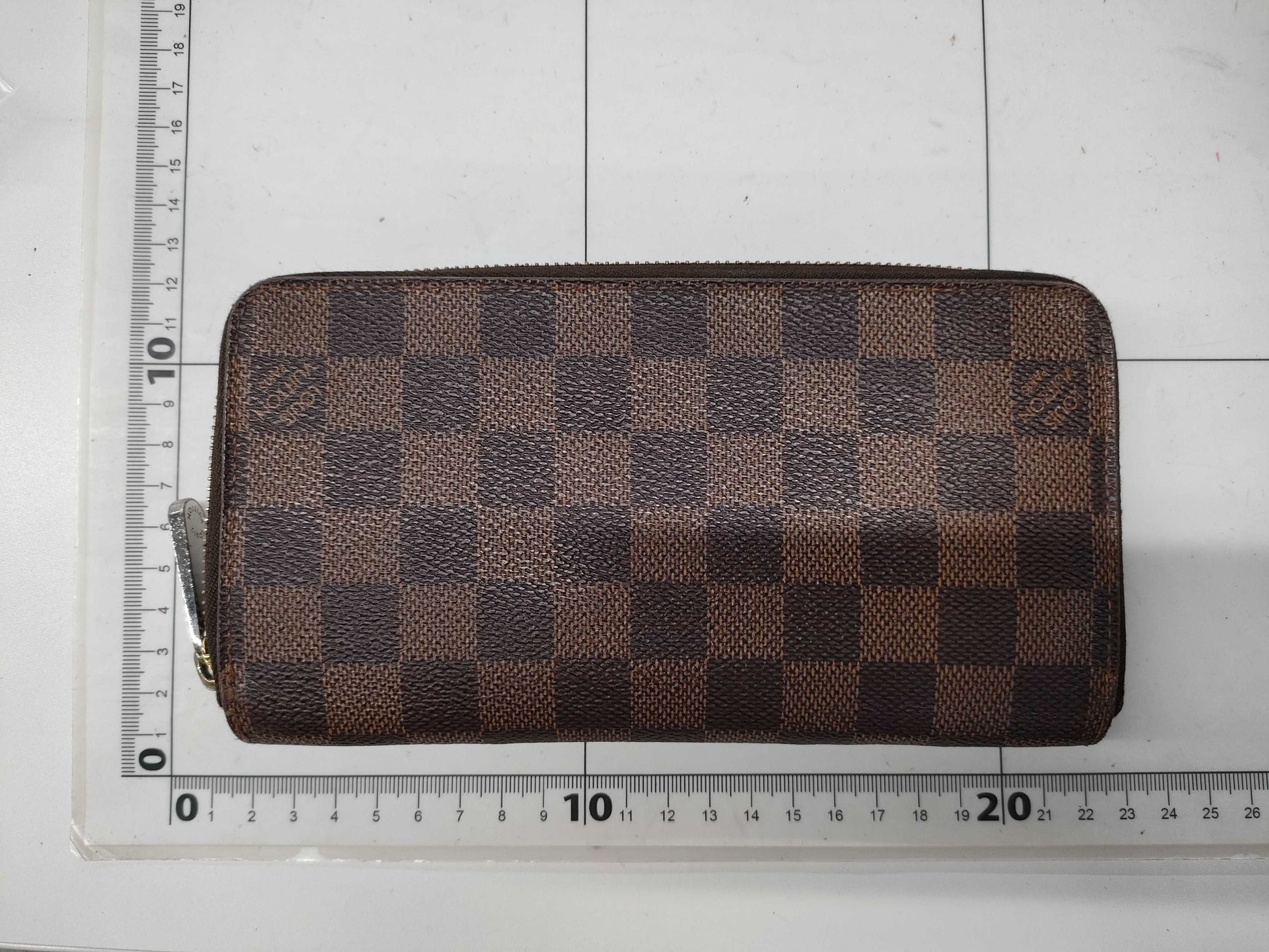LOUIS VUITTON Damier Zippy Wallet