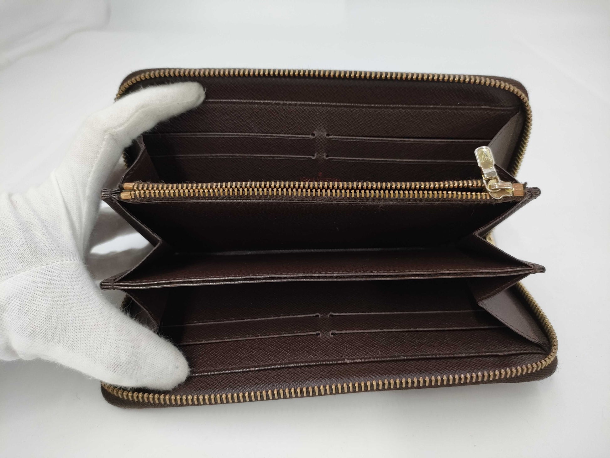 LOUIS VUITTON Damier Zippy Wallet