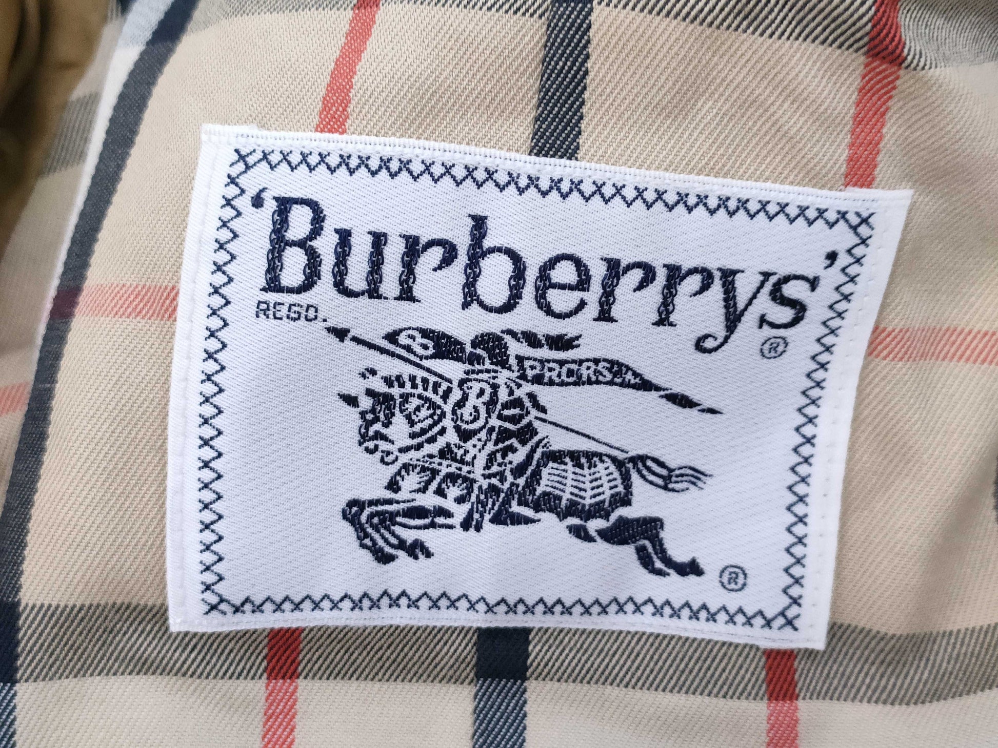 BURBERRY Trench Coat