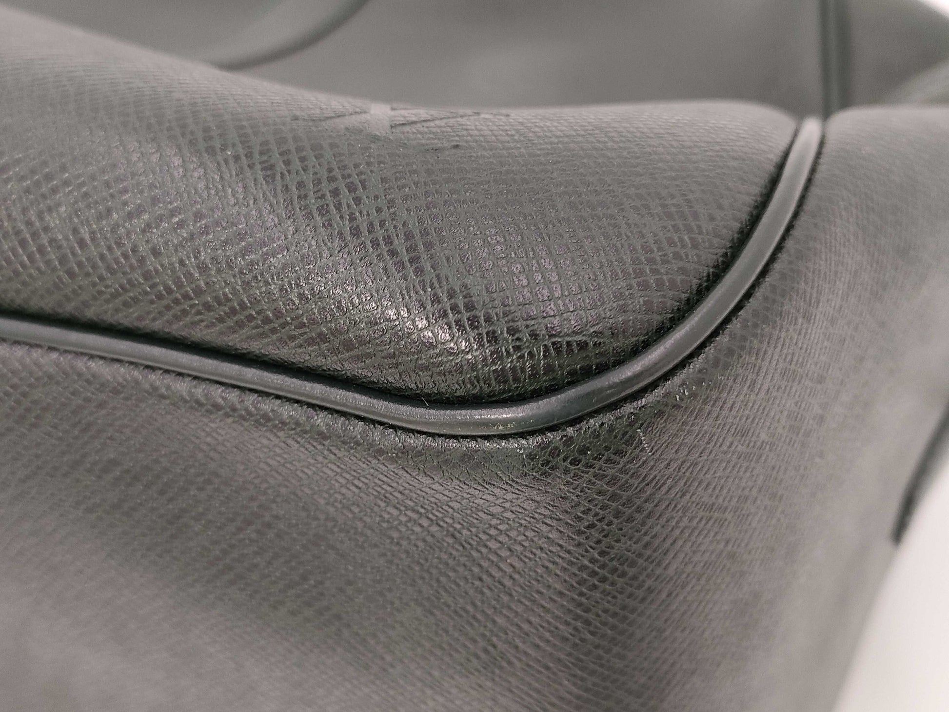 LOUIS VUITTON Taiga M30124 Kendall PM Handbag