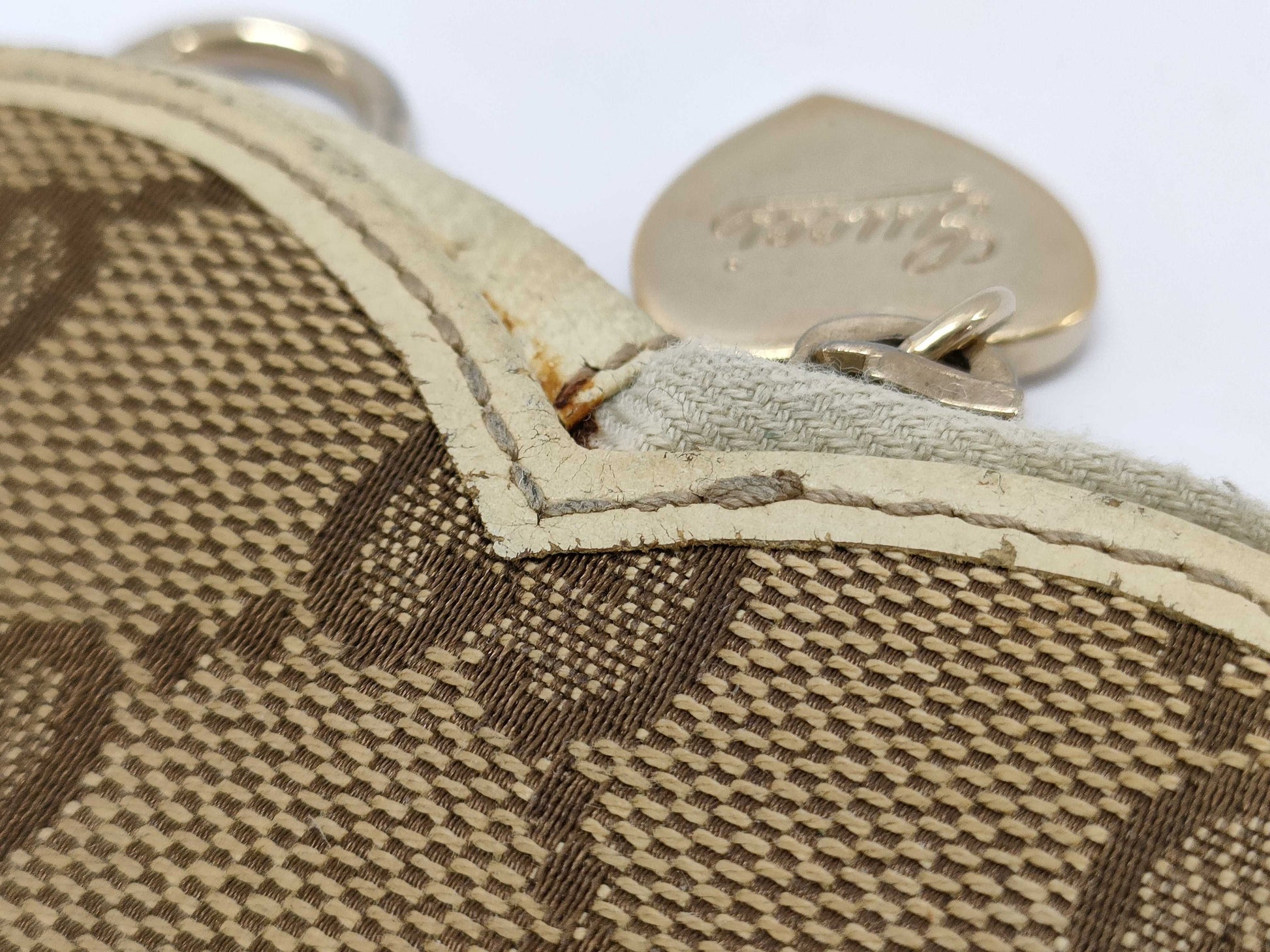 GUCCI Heart Coin Case