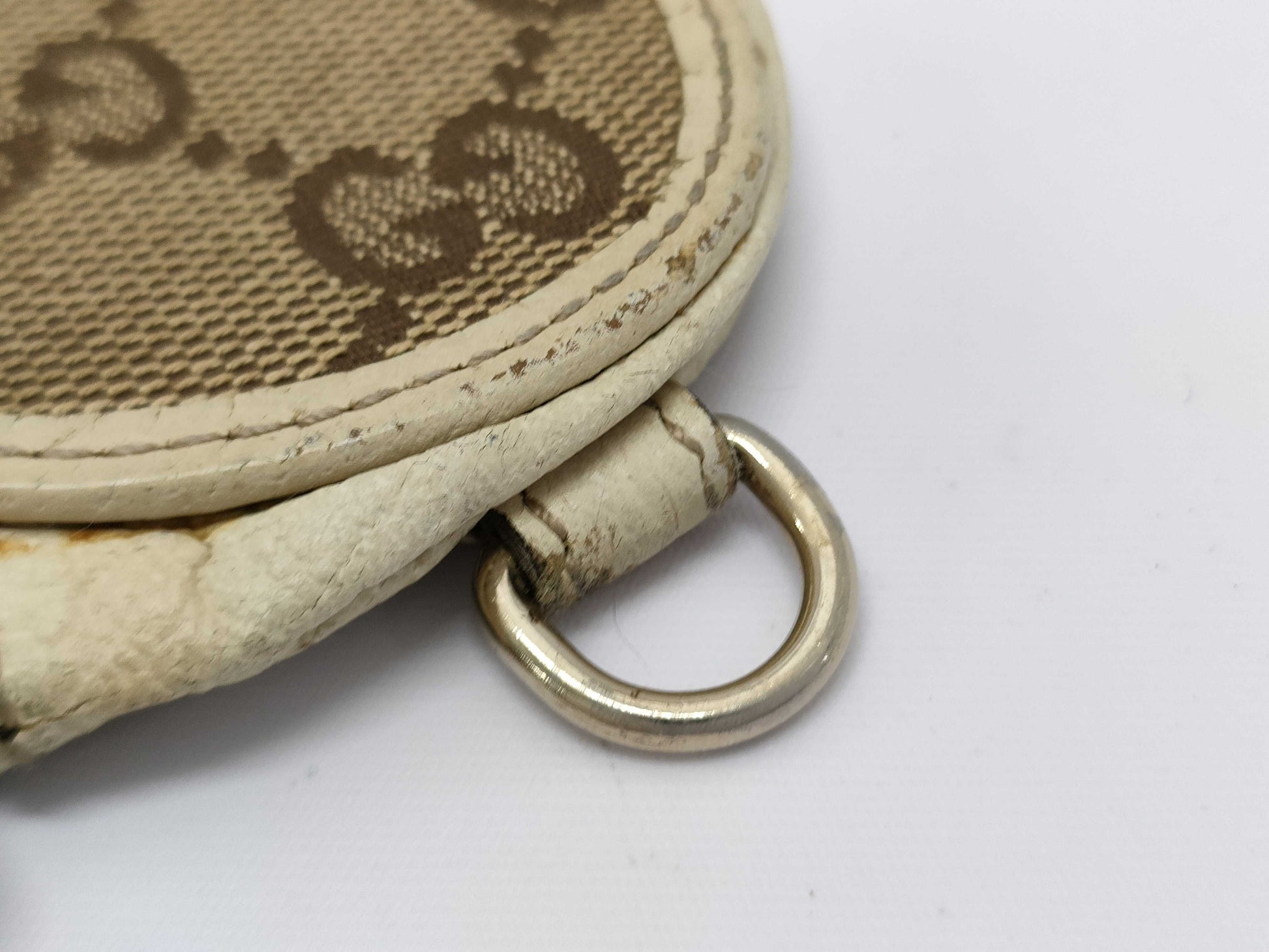 GUCCI Heart Coin Case