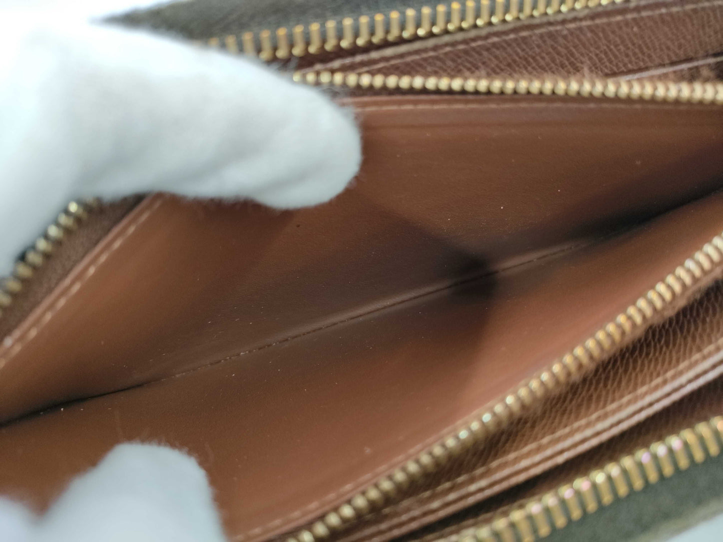 LOUIS VUITTON Monogram Zippy Wallet