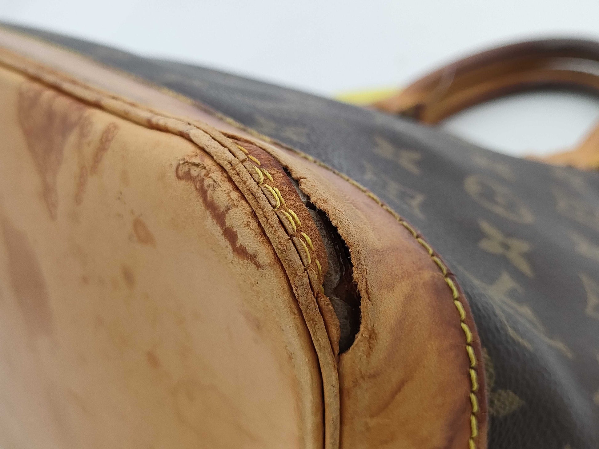 LOUIS VUITTON Monogram M51130 Alma Handbag