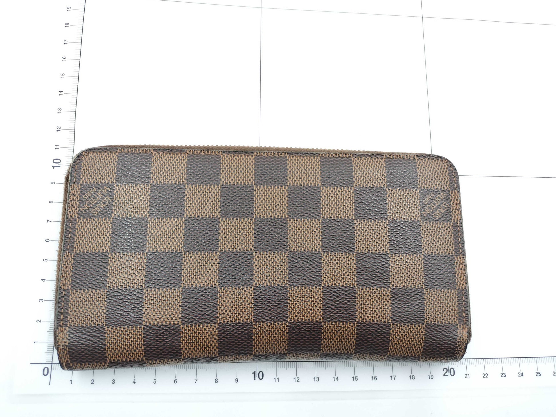 LOUIS VUITTON Damier Zippy Wallet