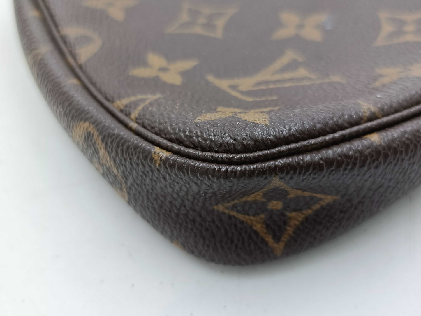 LOUIS VUITTON Monogram Mini Pochette Accessoires Pouch