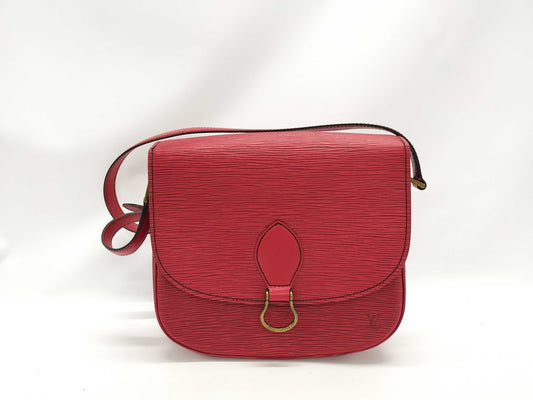 LOUIS VUITTON Epi Saint-Cloud Red Shoulder Bag with Deteriorated Pockets
