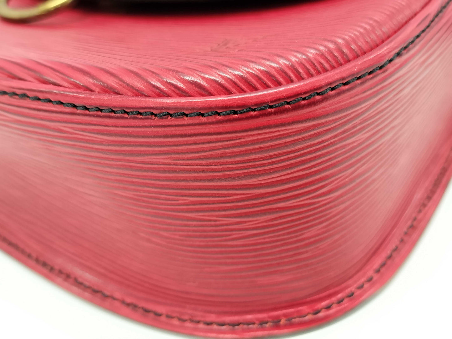 LOUIS VUITTON Epi Saint-Cloud Red Shoulder Bag with Deteriorated Pockets