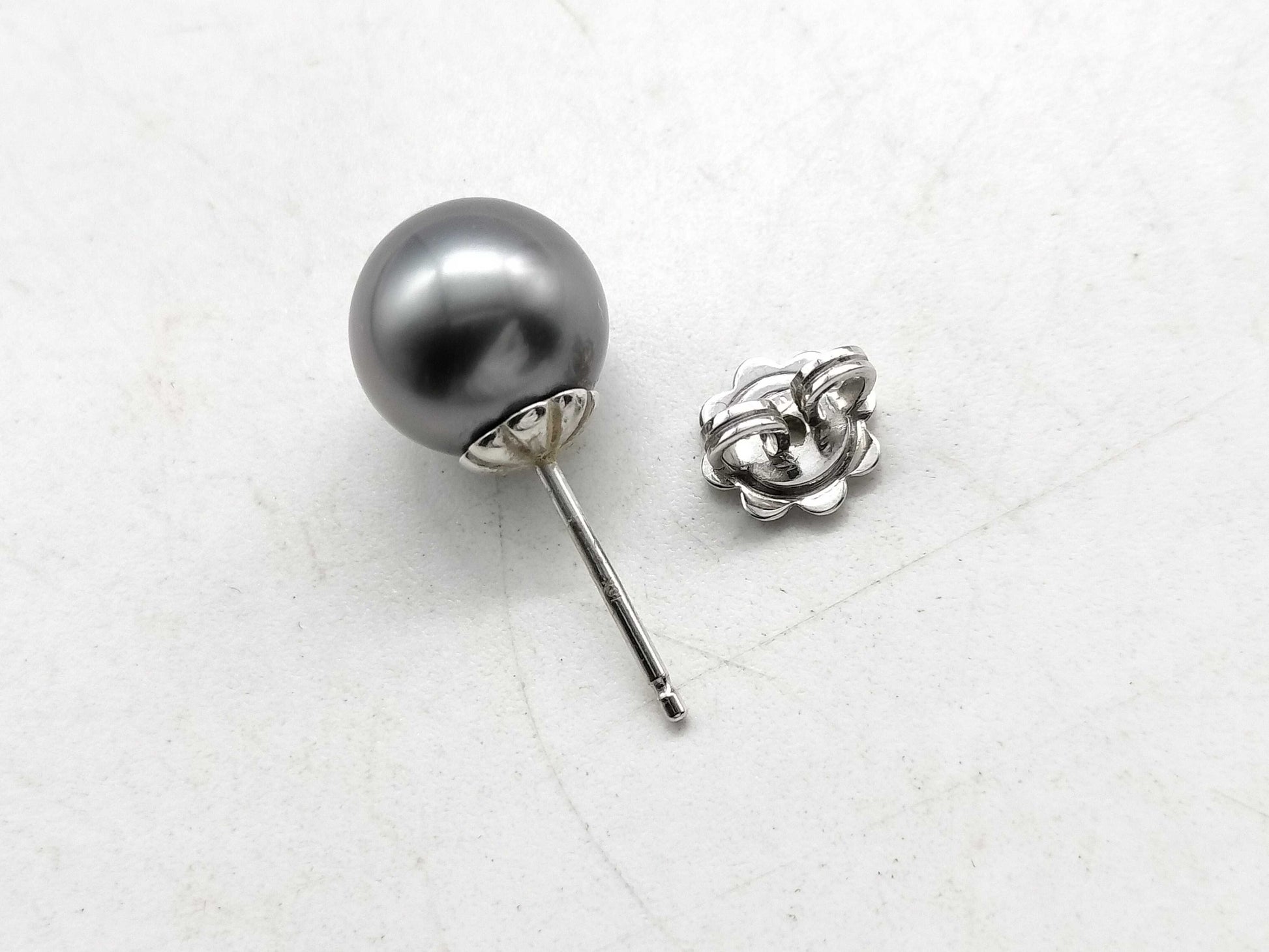 MIKIMOTO Black Pearl Earrings, Diameter 9.7mm, 750g, 4.2g 