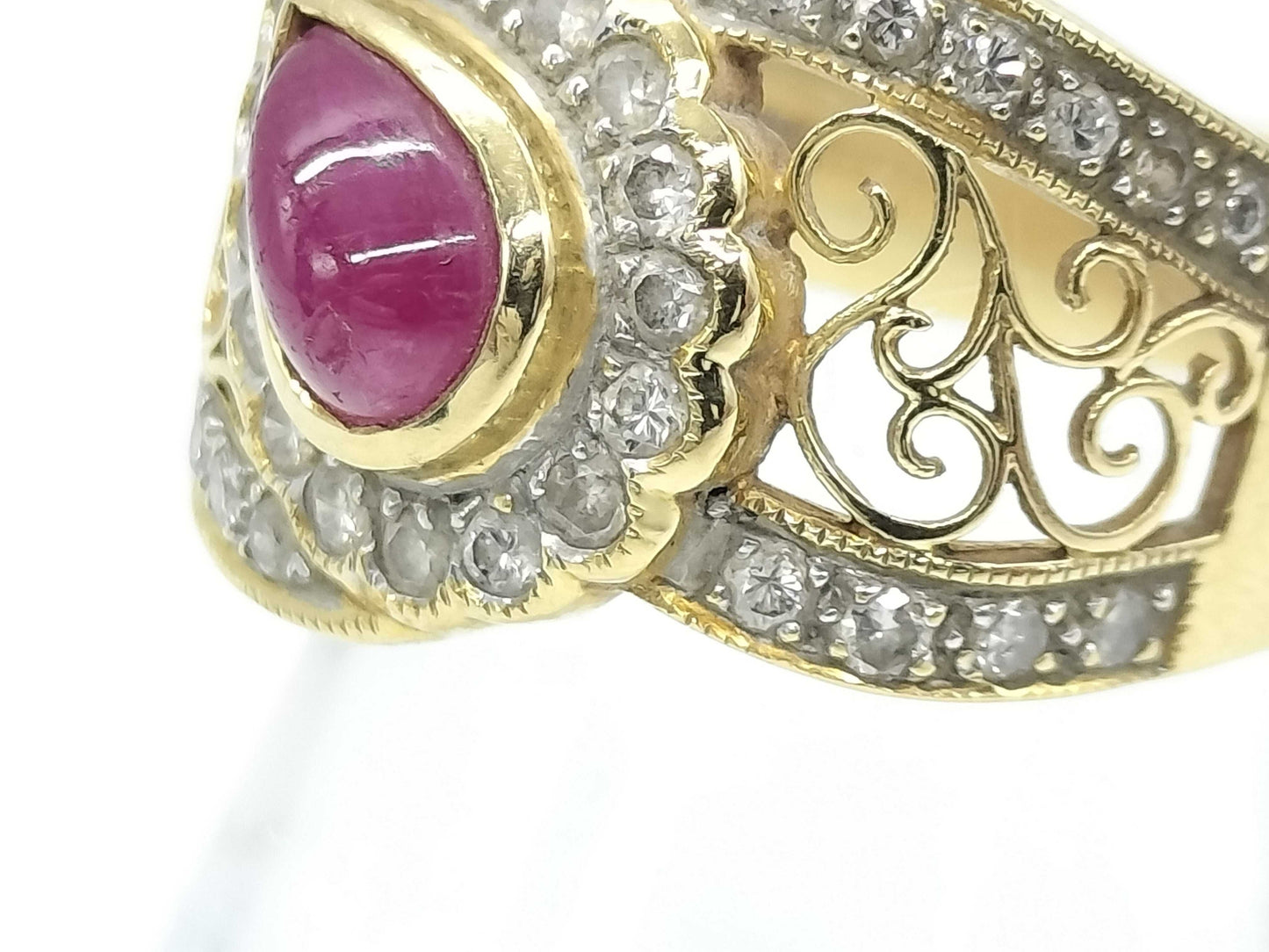 Cabochon Ruby and Diamond 18K Gold Ring, 6.4g 