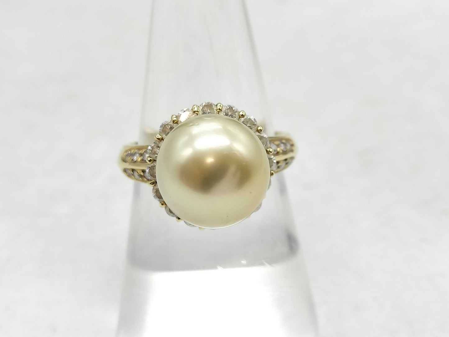 Pearl Ring 11.4mm Diameter, 0.77ct, 7.7g, 18K Gold