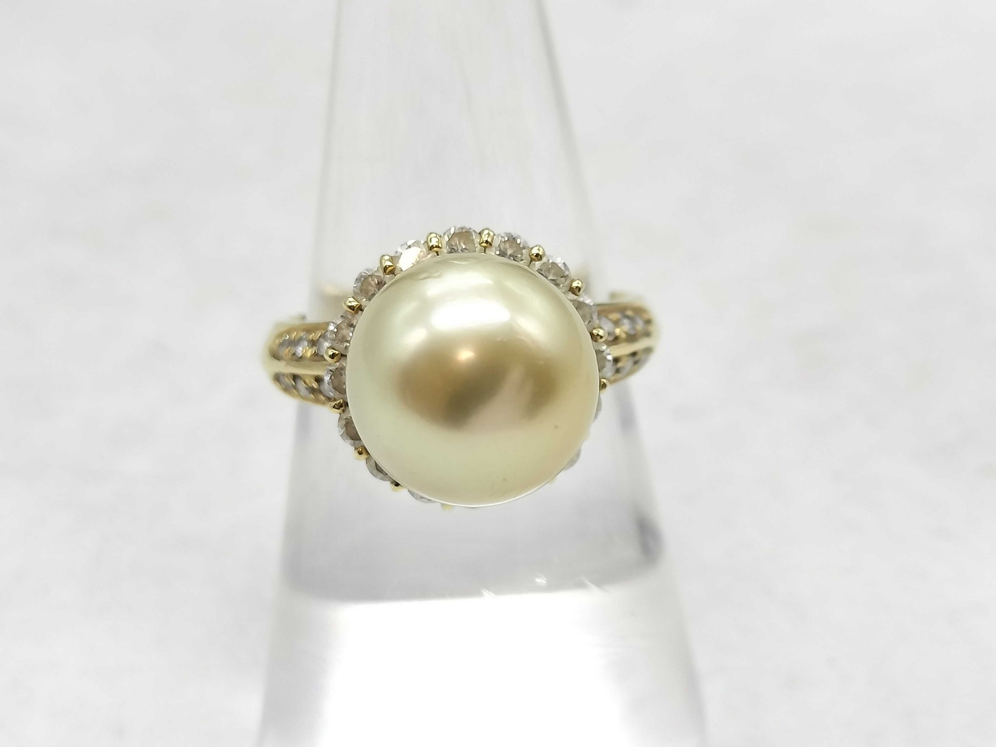Pearl Ring 11.4mm Diameter, 0.77ct, 7.7g, 18K Gold