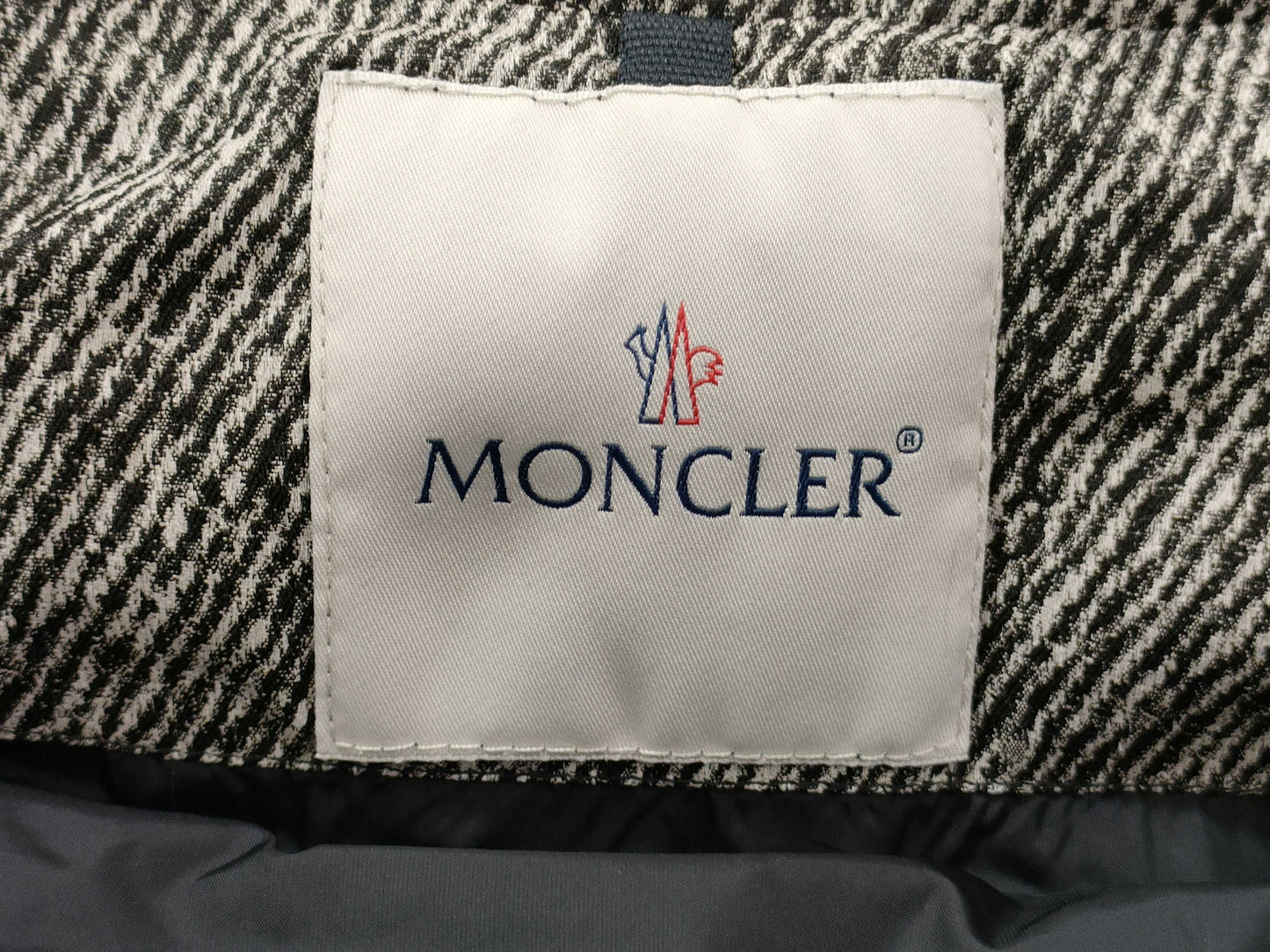 MONCLER Gelboise Down Grey Coat