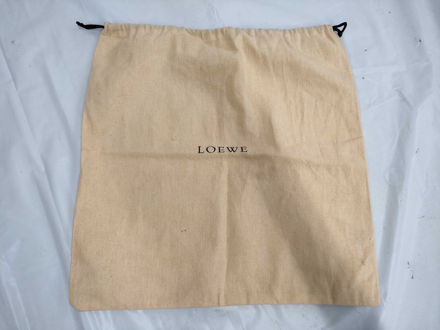 Louis Vuitton, Chanel, Hermes, Gucci, and other branded paper boxes and storage bags. Empty branded boxes.