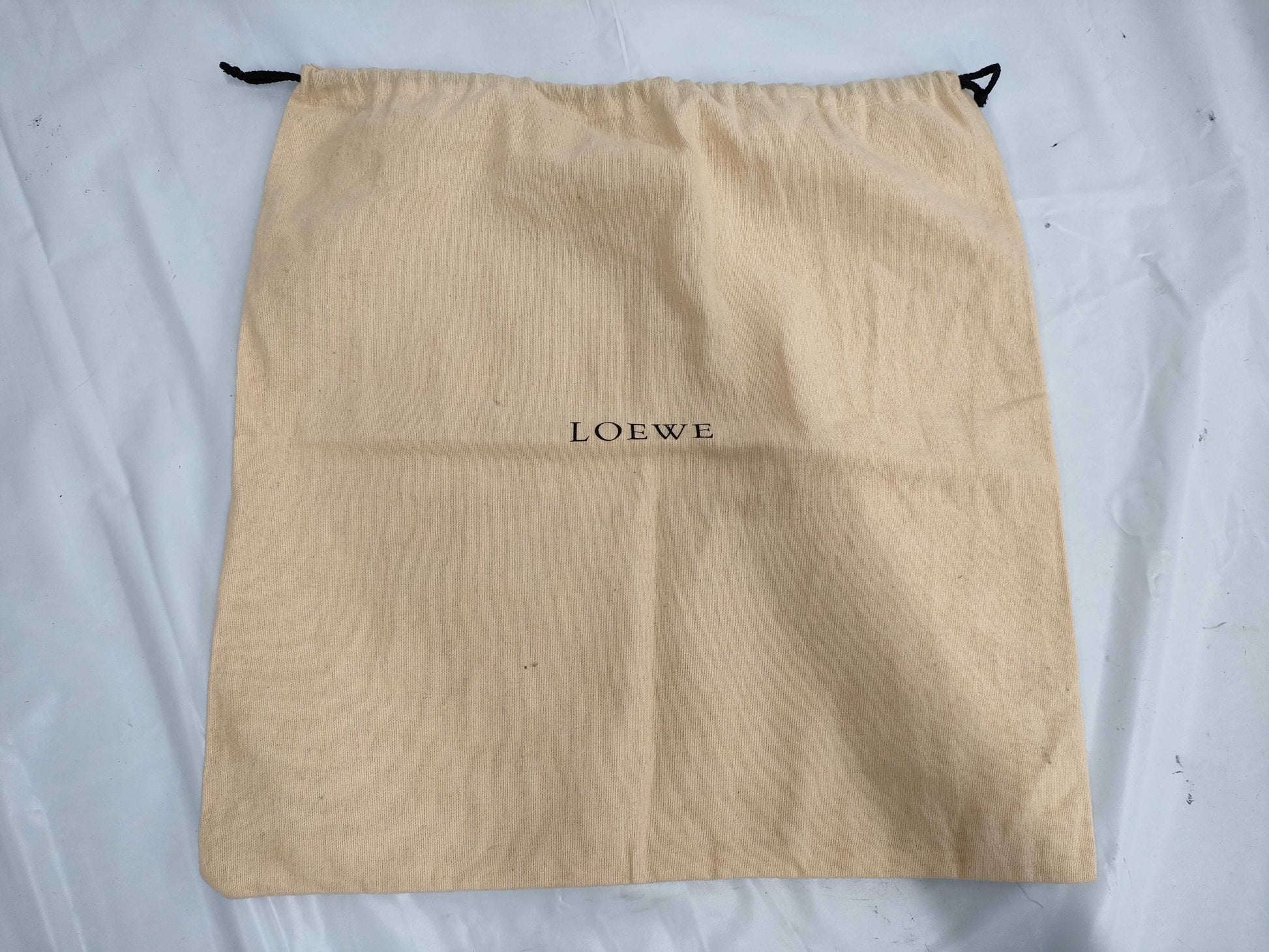 Louis Vuitton, Chanel, Hermes, Gucci, and other branded paper boxes and storage bags. Empty branded boxes.