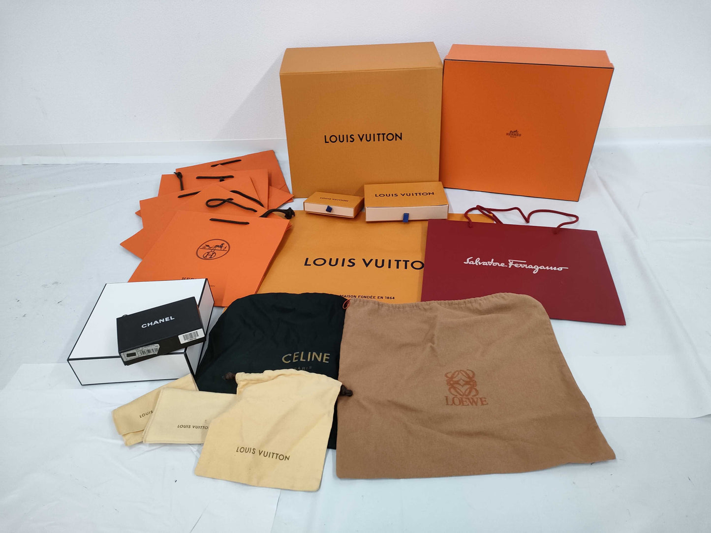 LOUIS VUITTON Hermès Dust Bag/Empty Box/Shopper. Empty Brand Boxes. Empty Brand Boxes.