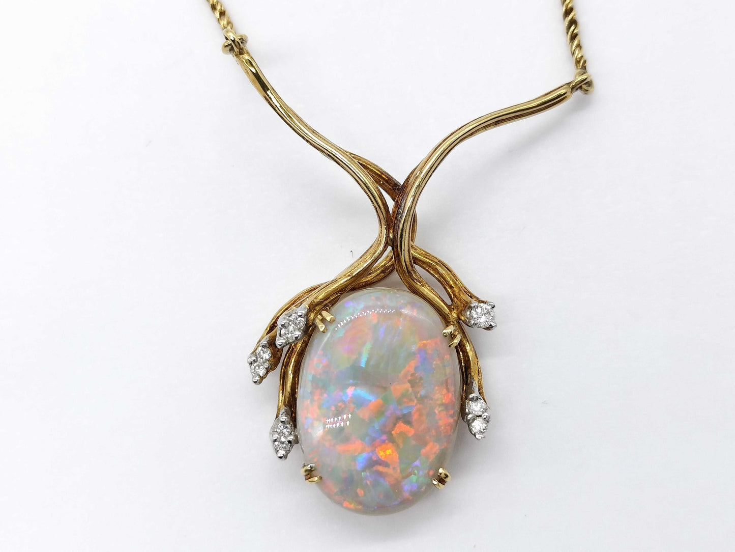 UNOAERRE Opal and Diamond 750 11.0g Necklace 