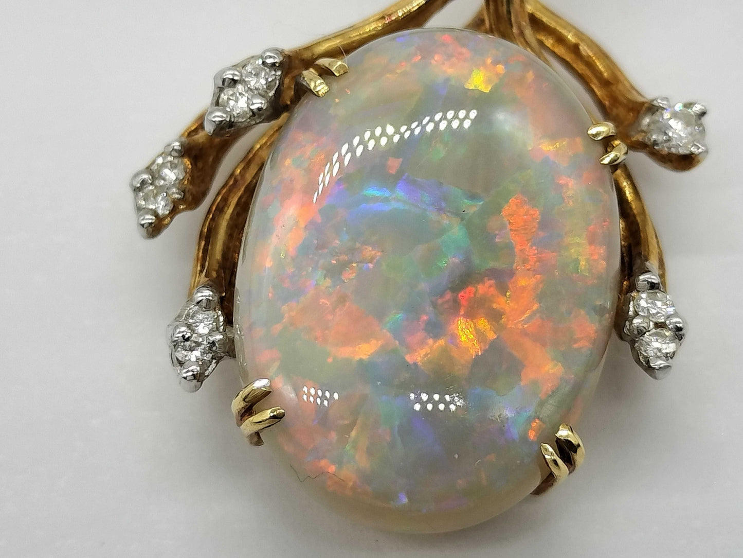 UNOAERRE Opal and Diamond 750 11.0g Necklace 