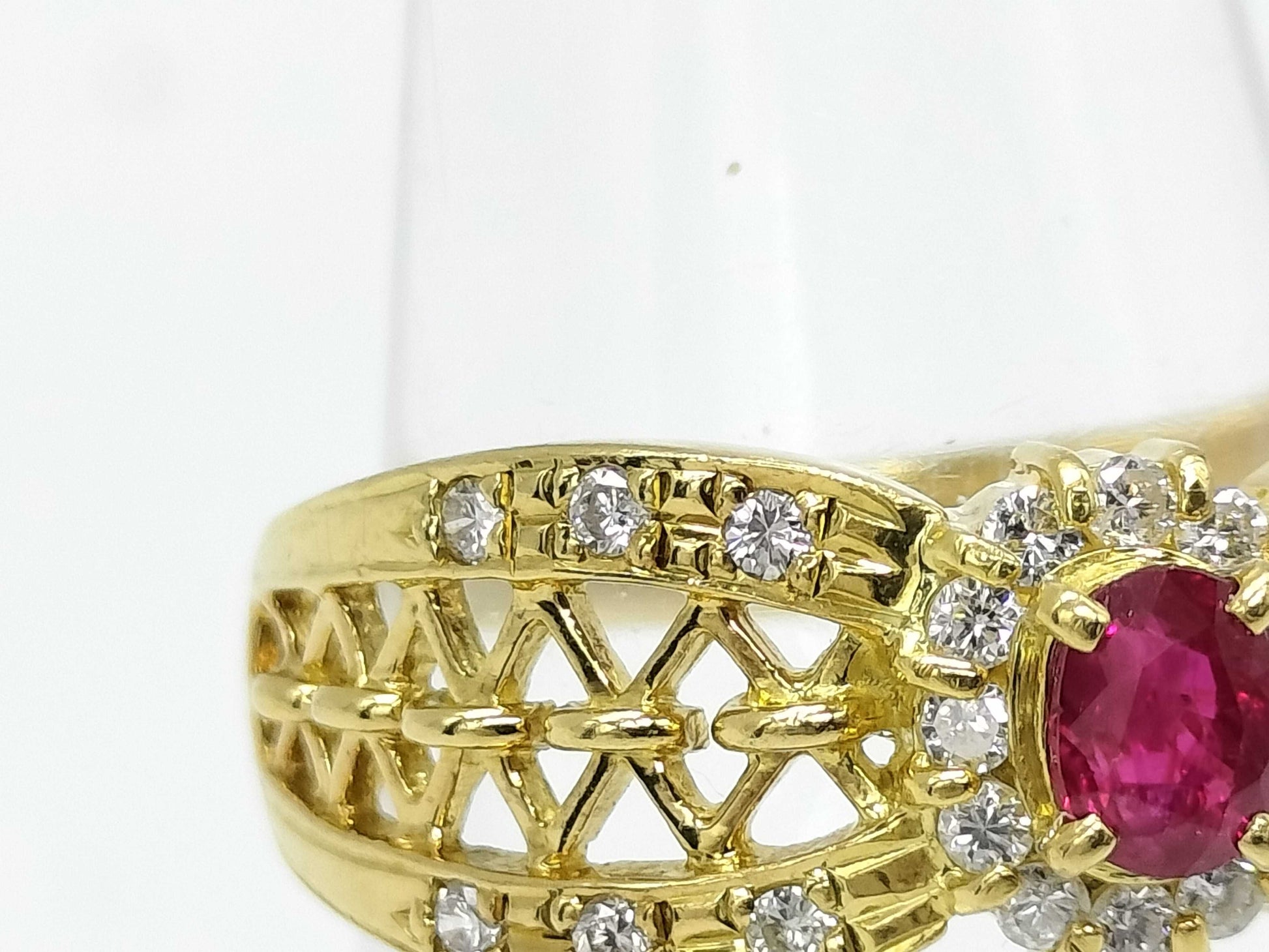 Ruby and Diamond 18K 3.2g Ring 