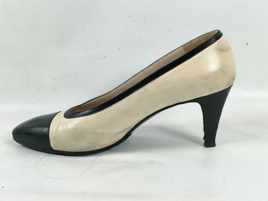 CHANEL Pumps Ivory Pumps