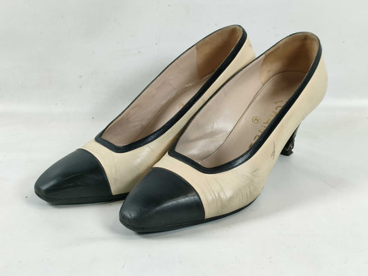 CHANEL Pumps Ivory Pumps