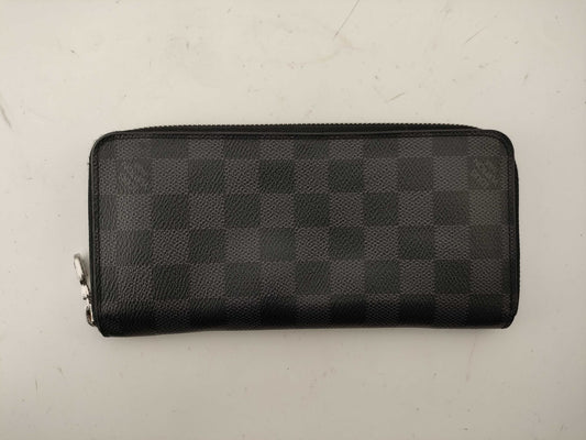 LOUIS VUITTON Damier Graffit Zippy Organizer IC Chip Wallet
