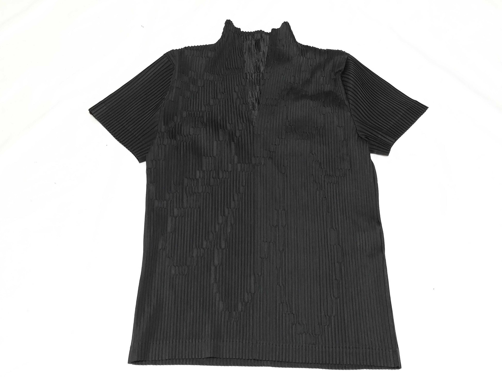 ISSEY MIYAKE Pleats Please Tops
