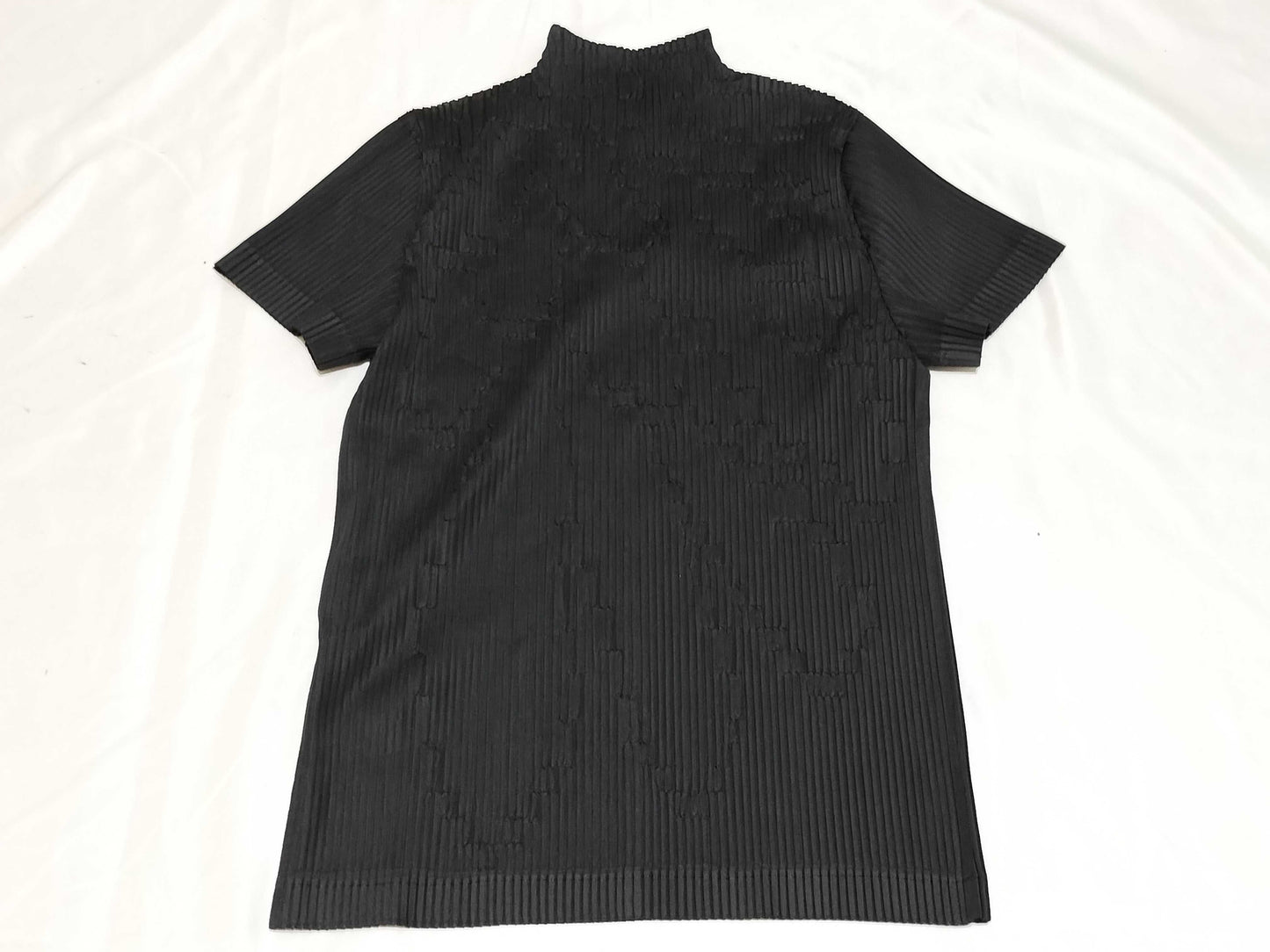ISSEY MIYAKE Pleats Please Tops