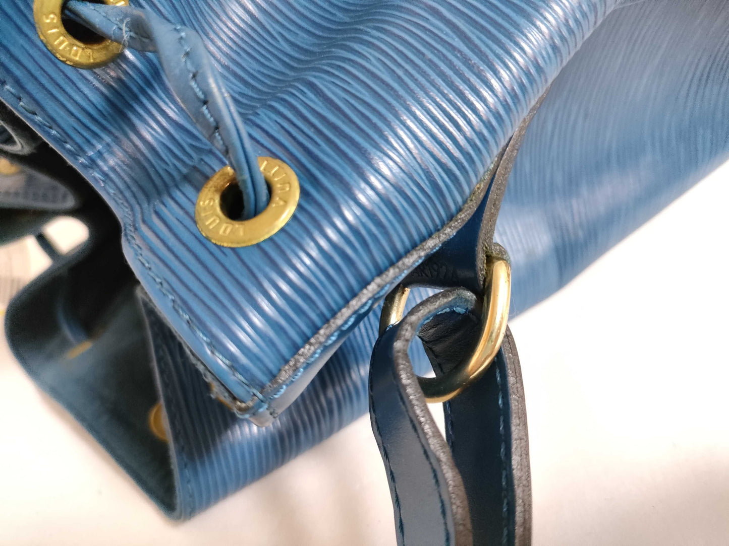 LOUIS VUITTON Epi M44105/Petit Noe/Toledo Blue Shoulder Bag