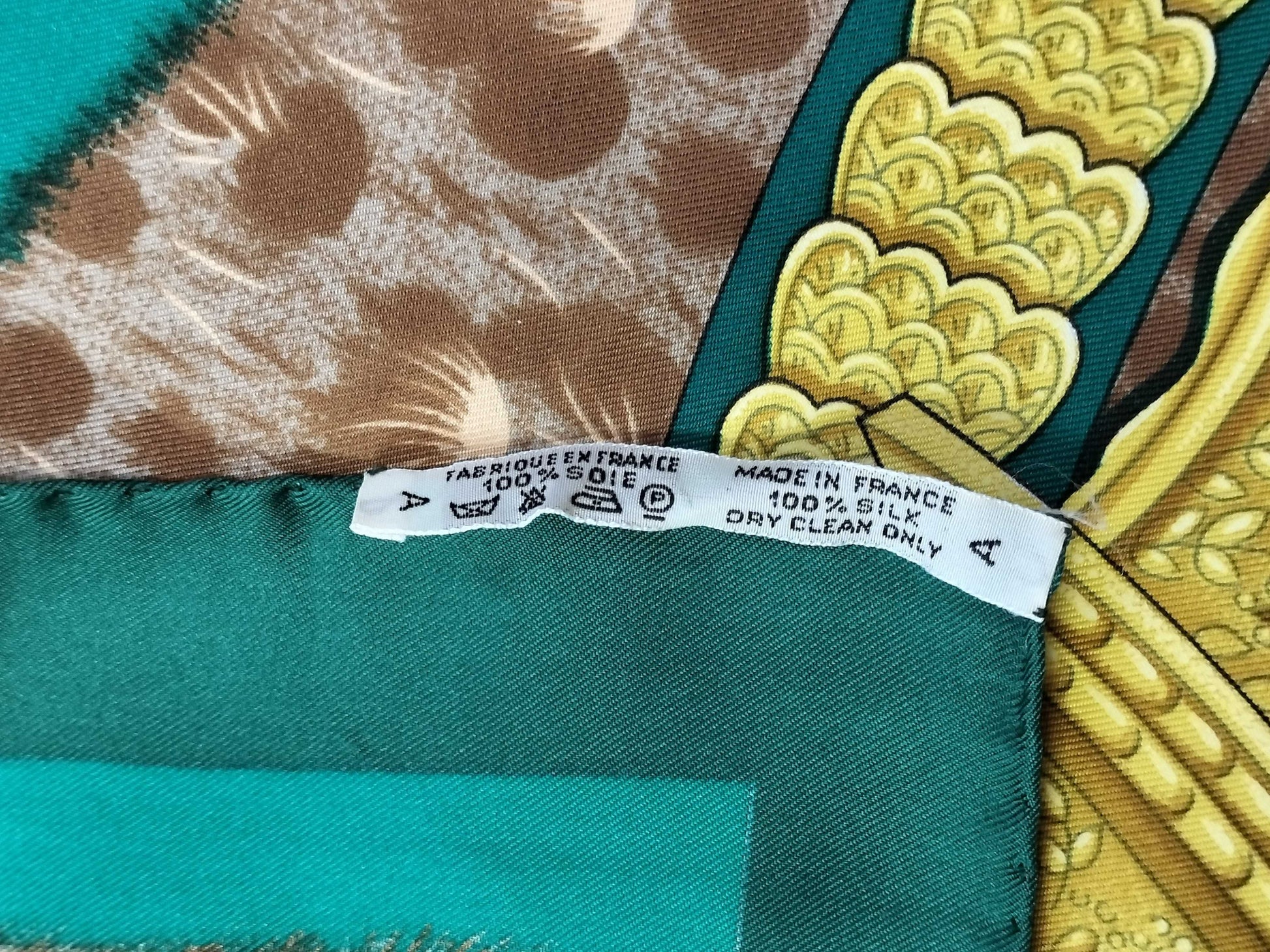 HERMES Carre CASOUES DE PLUMETS Scarf