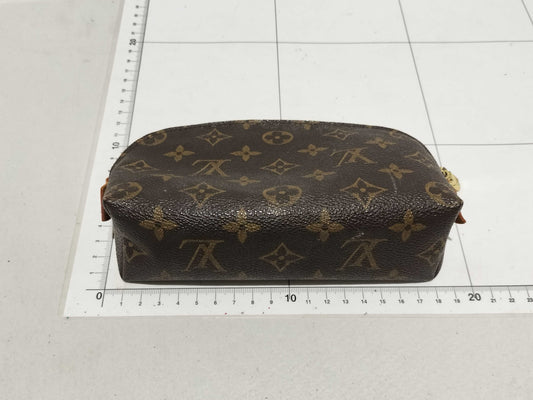 LOUIS VUITTON Monogram Monogram Pochette Cosmetic Pouch