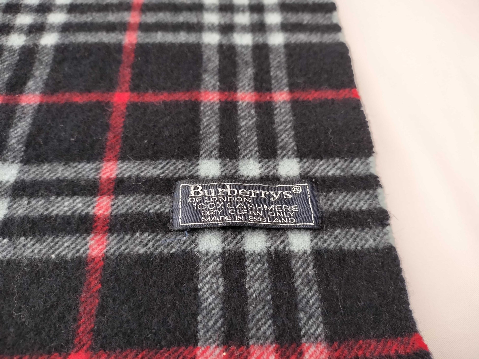 BURBERRY Cashmere Nova Check Scarf