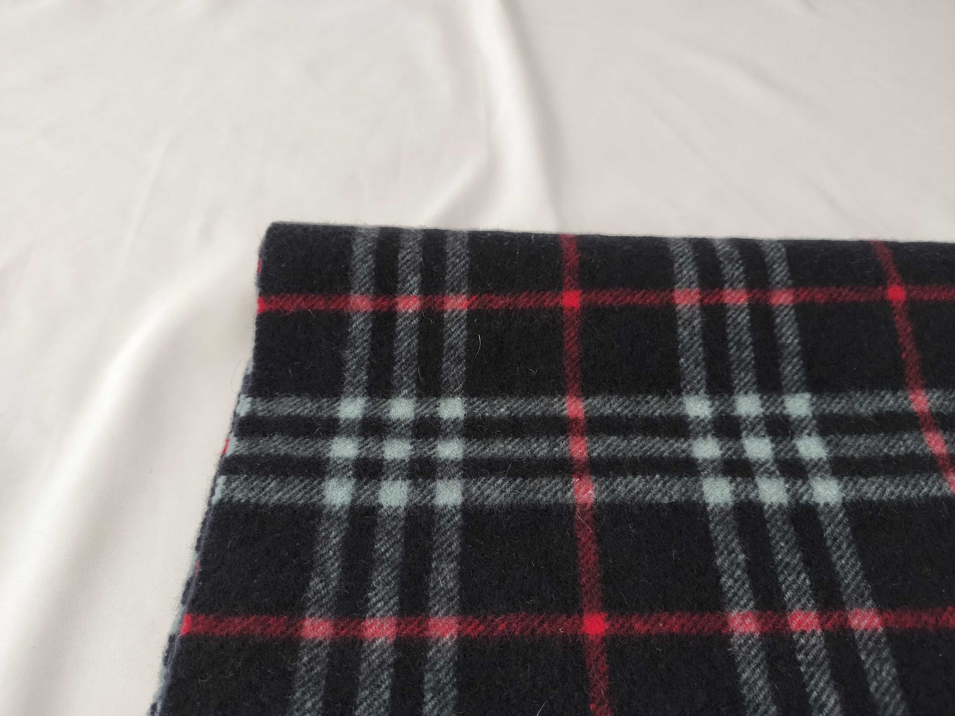 BURBERRY Cashmere Nova Check Scarf
